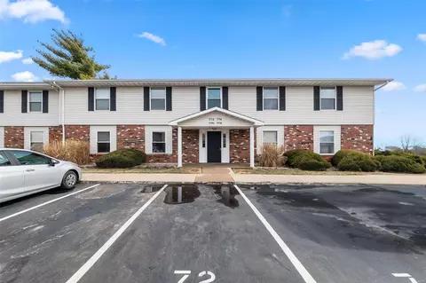 770 Highland Hill Ct #E, Saint Peters, MO 63376
