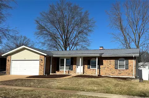 2371 Cavendish Ln, Saint Louis, MO 63129