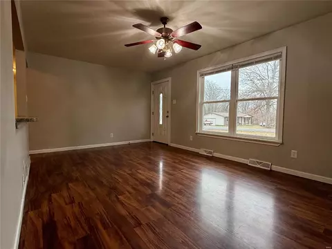 Living - 502 Robert Dr, O'fallon, MO 63366 photo 2 of 4
