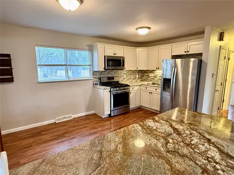 Kitchen - 502 Robert Dr, O'fallon, MO 63366 photo 1 of 5