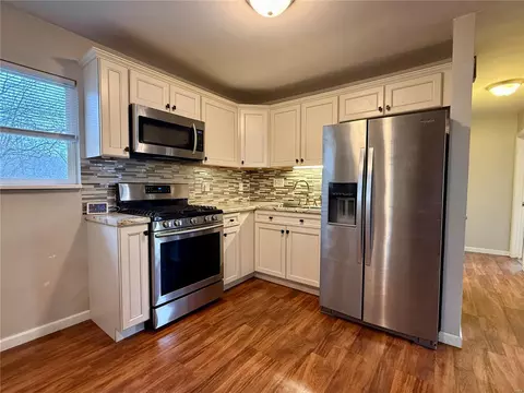 Kitchen - 502 Robert Dr, O'fallon, MO 63366 photo 3 of 5