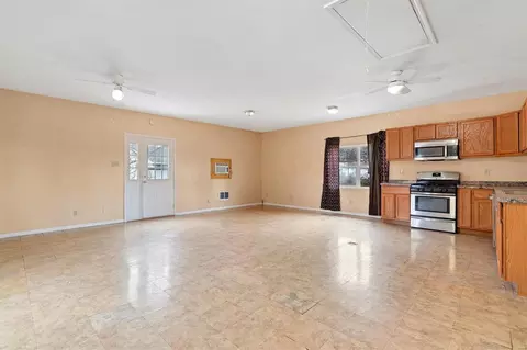 Living - 204 Lark Hill Ln, Ballwin, MO 63021 photo 3 of 6