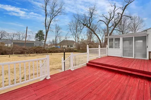 Exterior - 204 Lark Hill Ln, Ballwin, MO 63021 photo 8 of 13