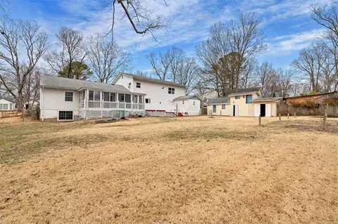 Exterior - 204 Lark Hill Ln, Ballwin, MO 63021 photo 10 of 13