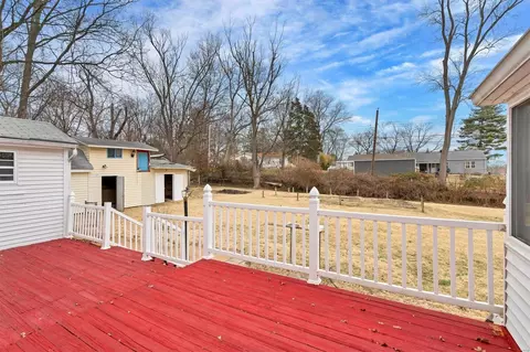 Exterior - 204 Lark Hill Ln, Ballwin, MO 63021 photo 7 of 13