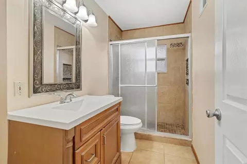 Bath - 204 Lark Hill Ln, Ballwin, MO 63021 photo 1 of 4