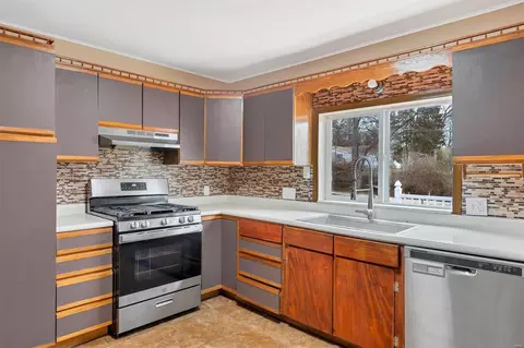 Kitchen - 204 Lark Hill Ln, Ballwin, MO 63021 photo 2 of 3