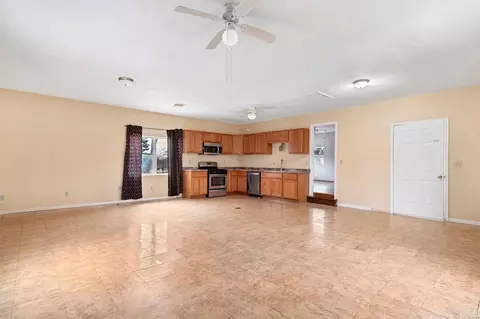 Living - 204 Lark Hill Ln, Ballwin, MO 63021 photo 4 of 6