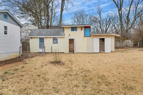 Exterior - 204 Lark Hill Ln, Ballwin, MO 63021 photo 6 of 13