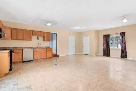 Living - 204 Lark Hill Ln, Ballwin, MO 63021 photo 5 of 6