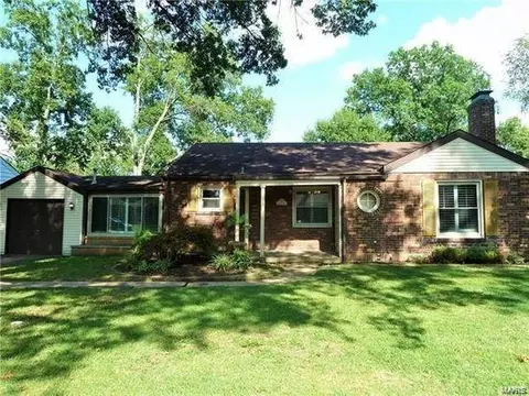 12 Estates Ct, Saint Louis, MO 63135 photo 1