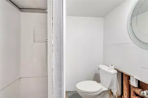 Bath - 6613 Dunwold Dr, Berkeley, MO 63134 photo 2 of 2