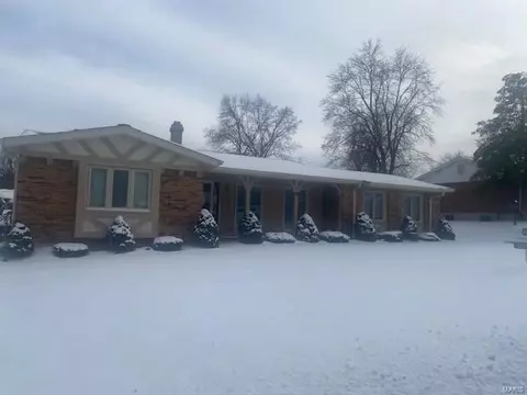 1328 W Sherbrook Rd, Saint Charles, MO 63303