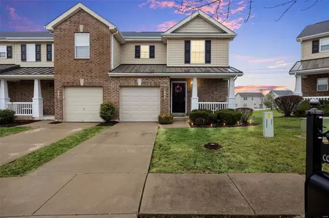 807 Country Field Dr, Lake Saint Louis, MO 63367