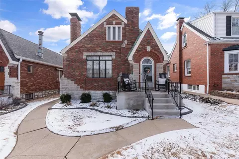 6550 Lindenwood Pl, Saint Louis, MO 63109