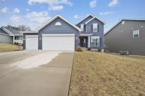 859 Summit Bluff Ct, Fenton, MO 63026