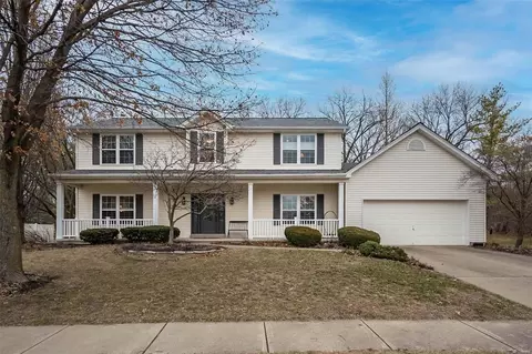 377 Clarendon Ln, Saint Charles, MO 63301