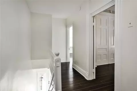 Entry Way - 3023 Saint Vincent Ave, Saint Louis, MO 63104 photo 10 of 13
