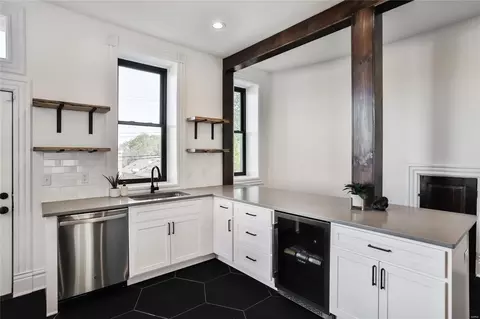 Kitchen - 3023 Saint Vincent Ave, Saint Louis, MO 63104 photo 6 of 7