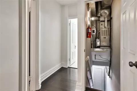 Entry Way - 3023 Saint Vincent Ave, Saint Louis, MO 63104 photo 9 of 13