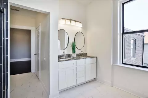 Bath - 3023 Saint Vincent Ave, Saint Louis, MO 63104 photo 3 of 10