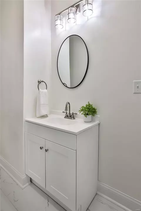 Bath - 3023 Saint Vincent Ave, Saint Louis, MO 63104 photo 8 of 10