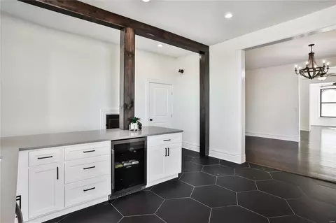 Entry Way - 3023 Saint Vincent Ave, Saint Louis, MO 63104 photo 3 of 13