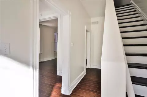 Entry Way - 3023 Saint Vincent Ave, Saint Louis, MO 63104 photo 2 of 13