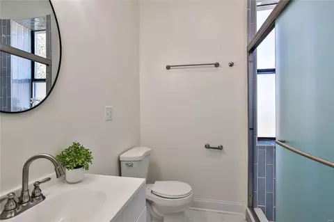 Bath - 3023 Saint Vincent Ave, Saint Louis, MO 63104 photo 10 of 10