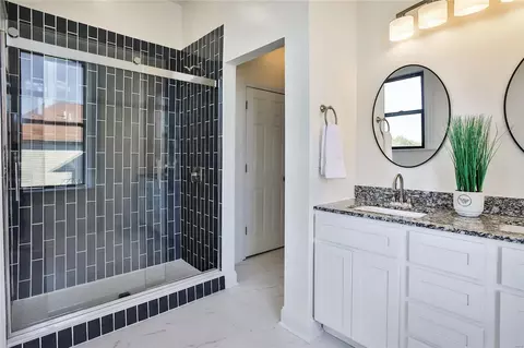 Bath - 3023 Saint Vincent Ave, Saint Louis, MO 63104 photo 6 of 10