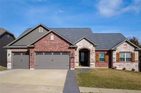 105 Peine Valley Ct, Wentzville, MO 63385