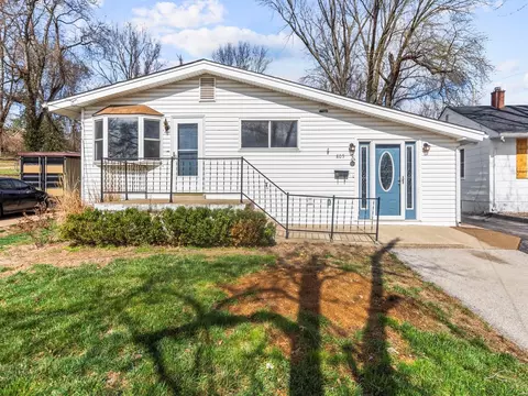 805 Cunningham Ave, Saint Charles, MO 63301