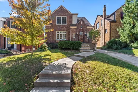 7466 Stanford Ave, Saint Louis, MO 63130