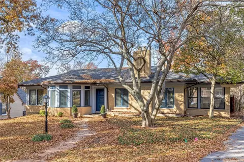 221 Brighton Way, Clayton, MO 63105