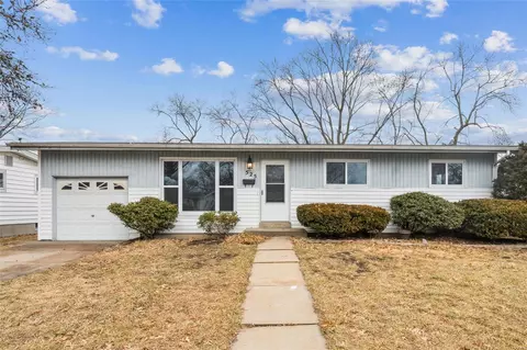 525 Bardot Dr, Florissant, MO 63031