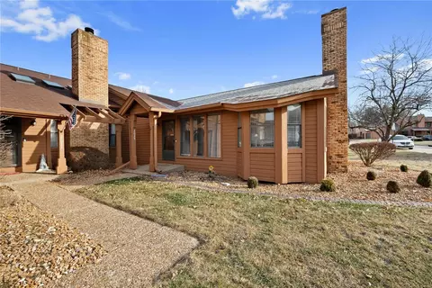 2039 Avignon Dr #F, Saint Charles, MO 63303
