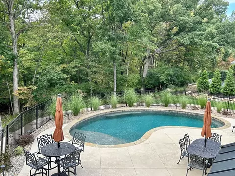 31 Crown Manor Dr, Chesterfield, MO 63005 photo 2