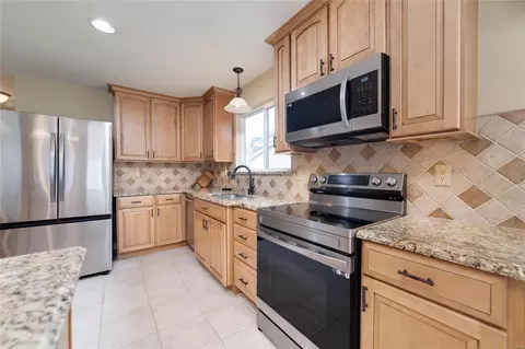 Kitchen - 110 Eagle Creek Ct, O'fallon, MO 63368 photo 2 of 4