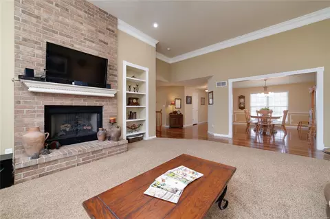 Living - 110 Eagle Creek Ct, O'fallon, MO 63368 photo 2 of 4