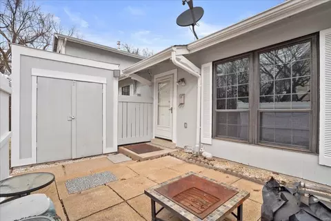 11223 Sugartrail Dr, Saint Louis, MO 63136