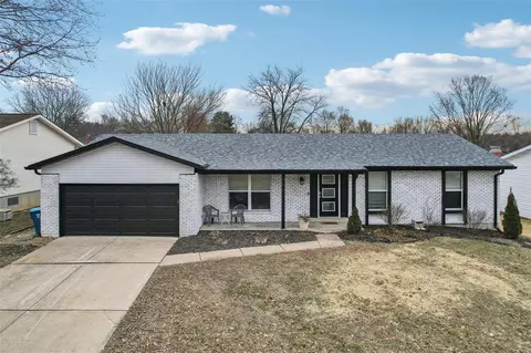 312 Chestnut Dr, Saint Charles, MO 63301