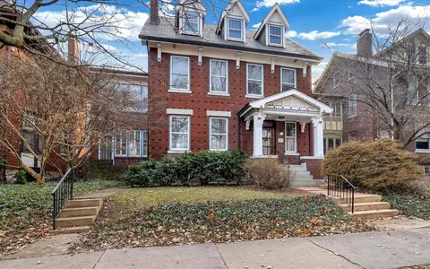 4112 Flora Pl, Saint Louis, MO 63110