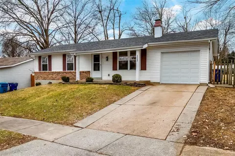 12157 La Padera Ln, Florissant, MO 63033