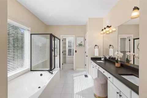 Bath - 348 Pine Bend Dr, Wildwood, MO 63005 photo 2 of 5