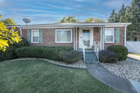 2295 Elm St, Saint Charles, MO 63301