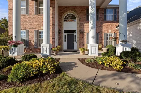 1621 Bentshire Ct, Ballwin, MO 63011