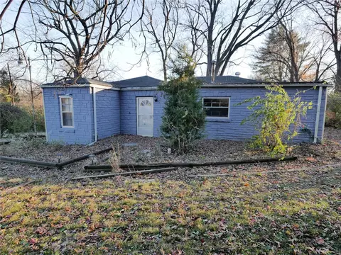 10179 Bon Oak Dr, Saint Louis, MO 63136