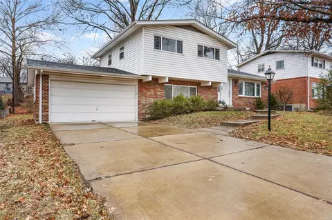 1318 Wyncrest Dr, Ballwin, MO 63011 photo 2