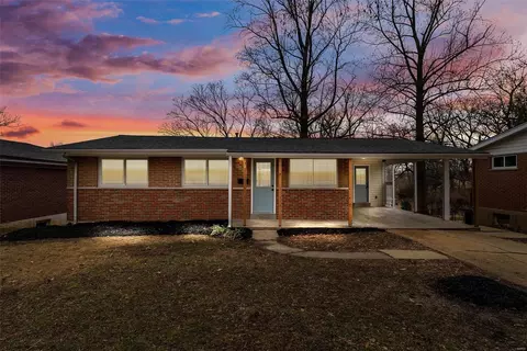 9058 Janet Ct, Saint Louis, MO 63114