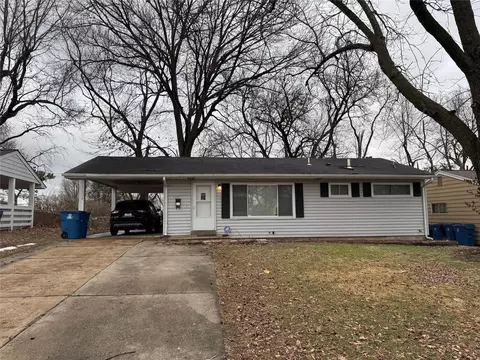 10036 Lakemoor Dr, Saint Louis, MO 63136
